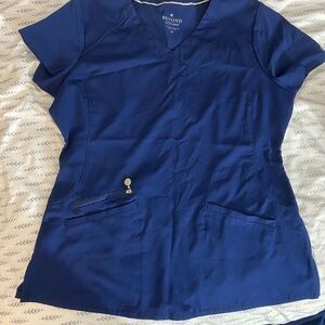 Beyond scrubs navy blue top M pant S
Slightly used in good conditions!